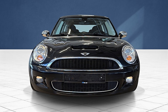 MINI Cooper S 9 of 18