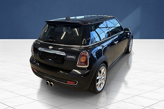MINI Cooper S 4 of 18