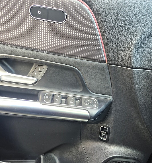 Mercedes-Benz EQA250 14 of 23