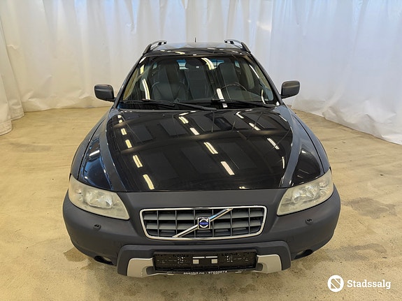 Volvo XC70 2 of 10