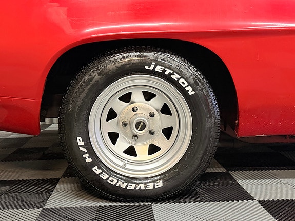 Chevrolet Camaro 18 of 30