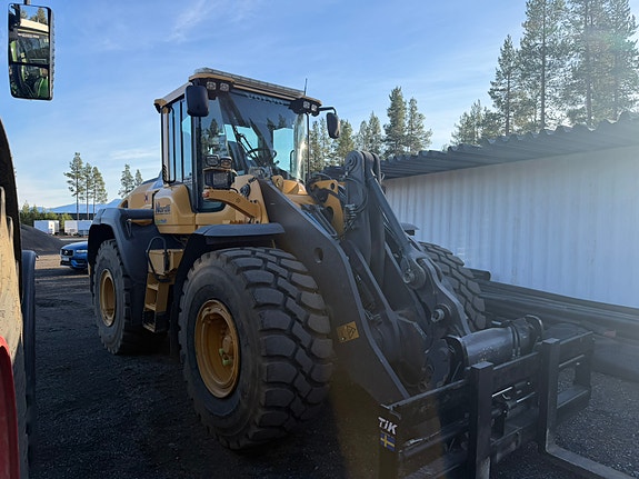 Volvo L120H 3 of 18
