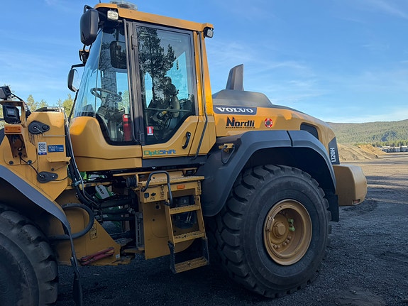 Volvo L120H 2 of 18