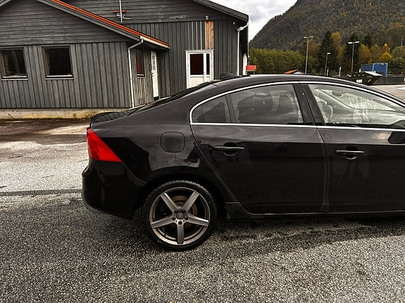 Volvo S60 10 of 14