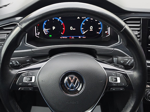 Volkswagen T-Roc 24 of 30