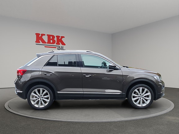 Volkswagen T-Roc 4 of 30