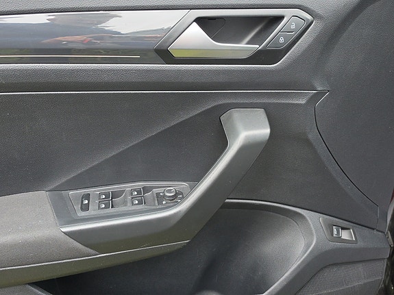 Volkswagen T-Roc 14 of 30