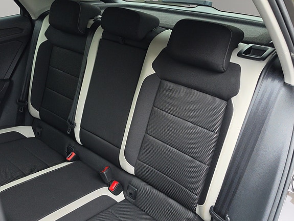 Volkswagen T-Roc 17 of 30