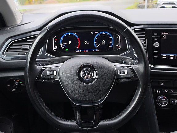 Volkswagen T-Roc 22 of 30