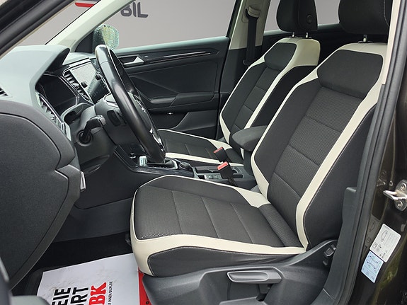 Volkswagen T-Roc 15 of 30