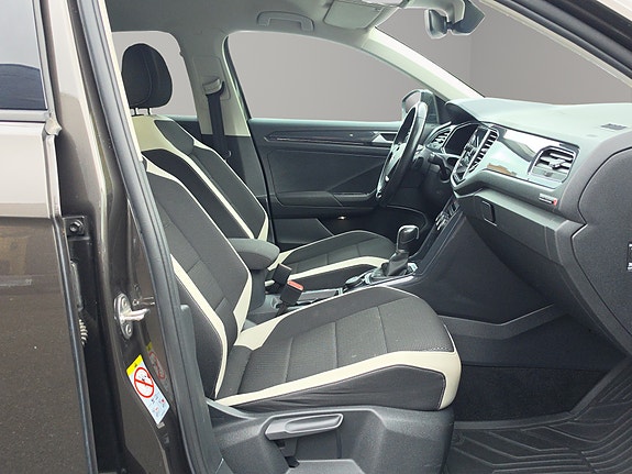 Volkswagen T-Roc 16 of 30