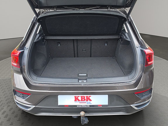 Volkswagen T-Roc 10 of 30