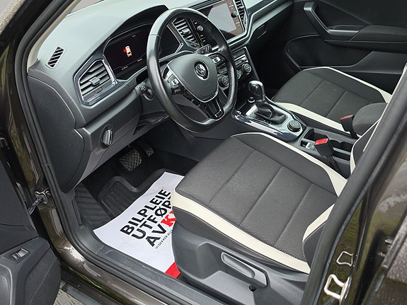 Volkswagen T-Roc 13 of 30
