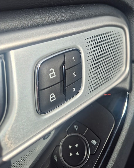 Ford Explorer 14 of 21