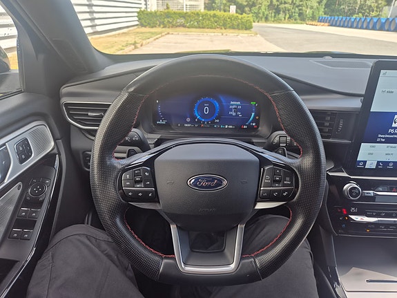 Ford Explorer 9 of 21