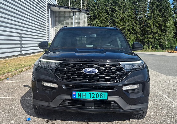 Ford Explorer 2 of 21