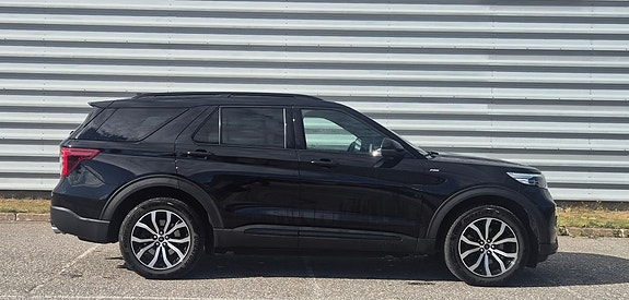 Ford Explorer 7 of 21
