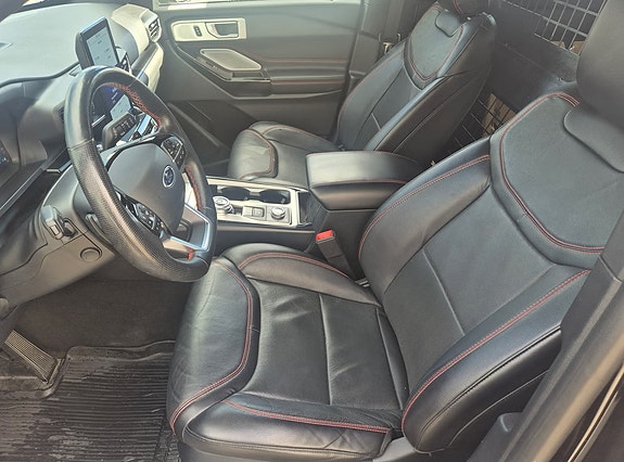 Ford Explorer 10 of 21