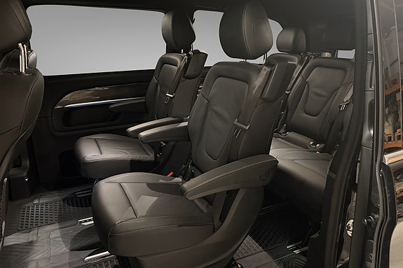 Mercedes-Benz EQV300 14 of 15