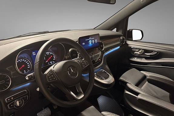 Mercedes-Benz EQV300 8 of 15