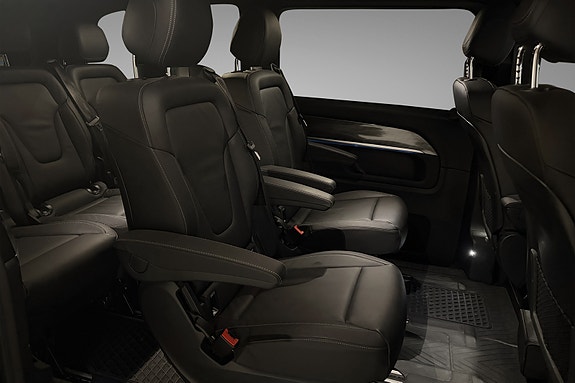 Mercedes-Benz EQV300 12 of 15