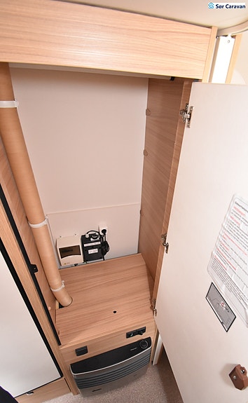 Dethleffs 500 QSK Camper. Køyeseng 20 of 24
