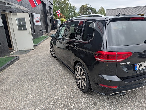 Volkswagen Touran 7 of 30