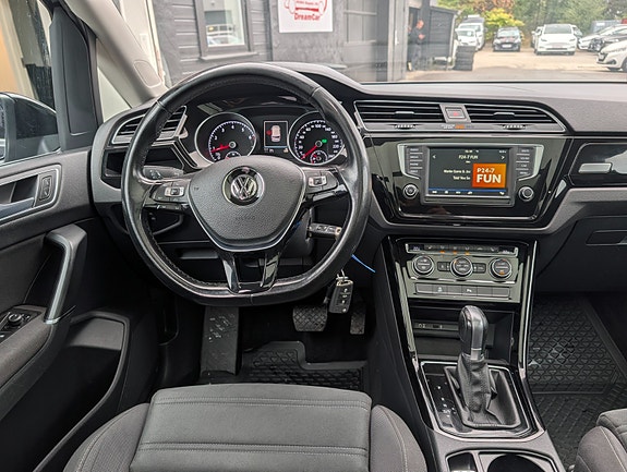 Volkswagen Touran 15 of 30