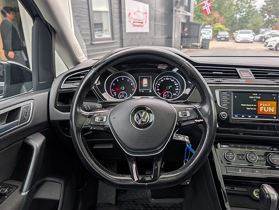 Volkswagen Touran 16 of 30