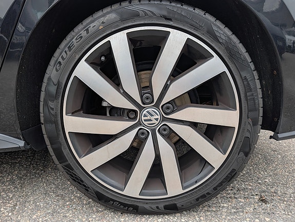Volkswagen Touran 5 of 30