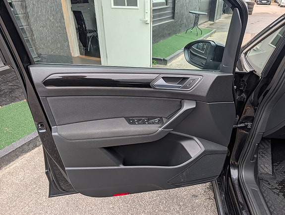 Volkswagen Touran 18 of 30