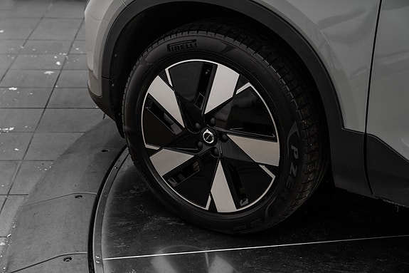 Volvo EX40 9 of 29