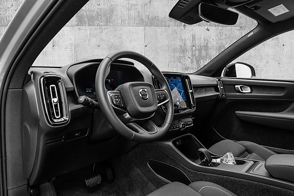 Volvo EX40 18 of 29