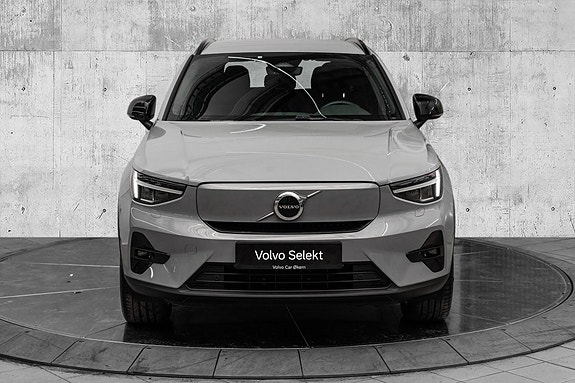 Volvo EX40 3 of 29