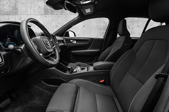 Volvo EX40 17 of 29