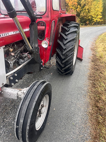 Massey Ferguson 165 Holdt av til Torsdag 8 of 24