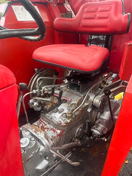Massey Ferguson 165 Holdt av til Torsdag 12 of 24