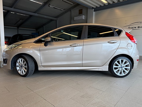 Ford Fiesta 2 of 26
