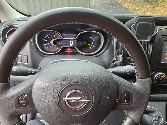 Opel Vivaro 10 of 15