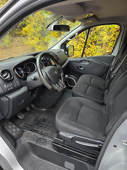 Opel Vivaro 8 of 15