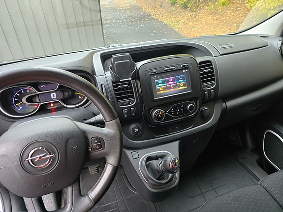 Opel Vivaro 9 of 15