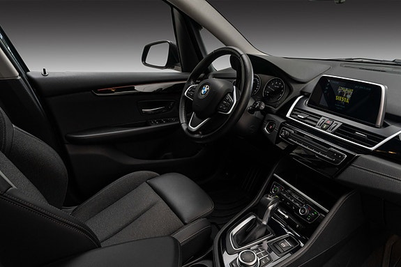 BMW 225xe 24 of 26