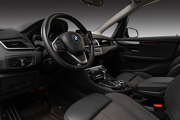 BMW 225xe 18 of 26