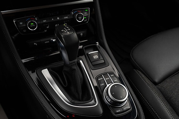 BMW 225xe 13 of 26