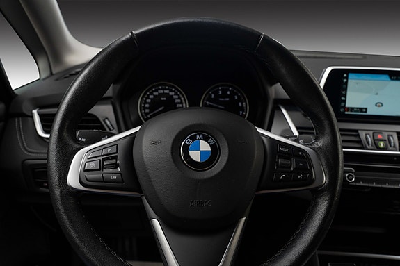 BMW 225xe 11 of 26