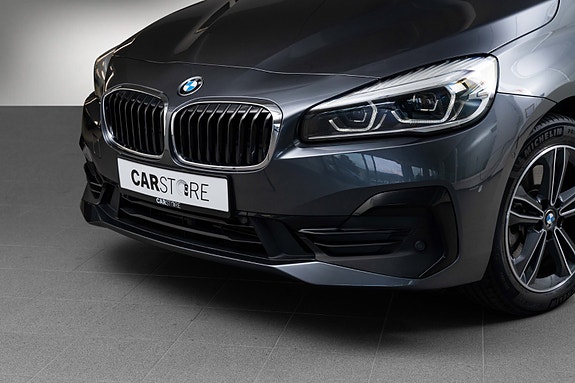 BMW 225xe 2 of 26