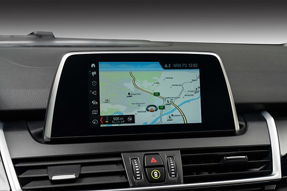 BMW 225xe 14 of 26