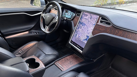 Tesla Model S 24 of 30