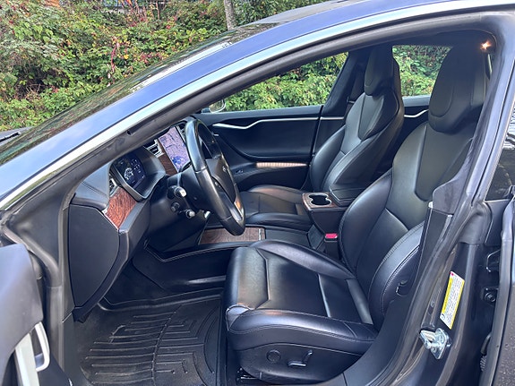 Tesla Model S 11 of 30