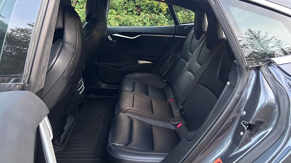 Tesla Model S 27 of 30